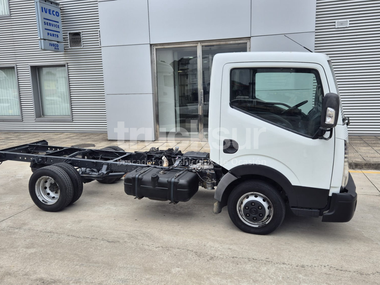 Cab chassis truck NISSAN NT 400: picture 7