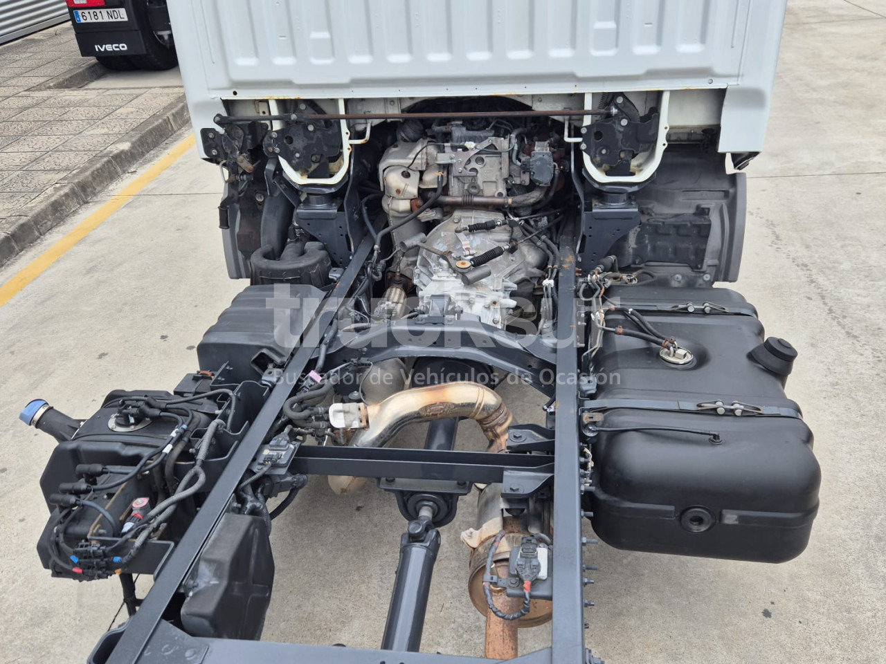 Cab chassis truck NISSAN NT 400: picture 8