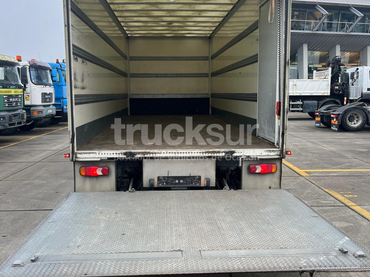 RENAULT D12.240 - Box truck: picture 3 RENAULT D12.240 - Box truck: picture 3
