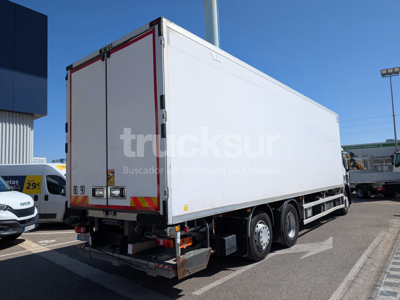 RENAULT D320.26 ejes 6x2*4 - Refrigerator truck: picture 4 RENAULT D320.26 ejes 6x2*4 - Refrigerator truck: picture 4
