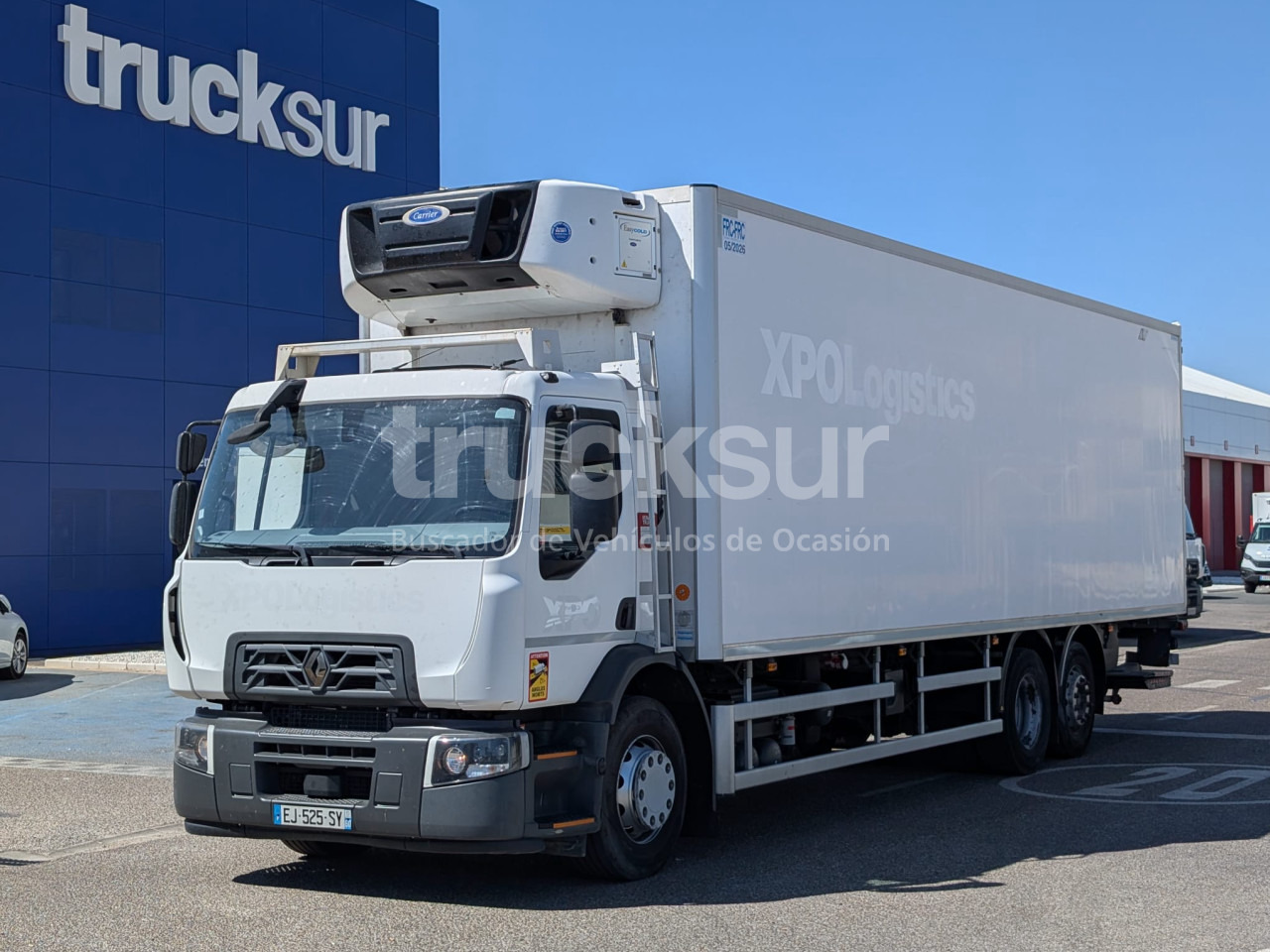 RENAULT D320.26 ejes 6x2*4 - Refrigerator truck: picture 1 RENAULT D320.26 ejes 6x2*4 - Refrigerator truck: picture 1