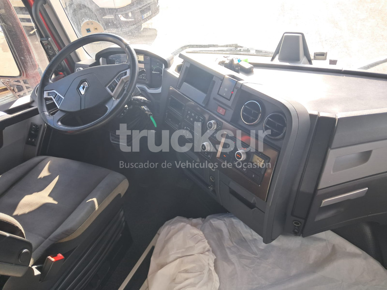 Cab chassis truck RENAULT T480 HIGH SLEEPER CAB 6X2*4 ejes 6x2*4: picture 9