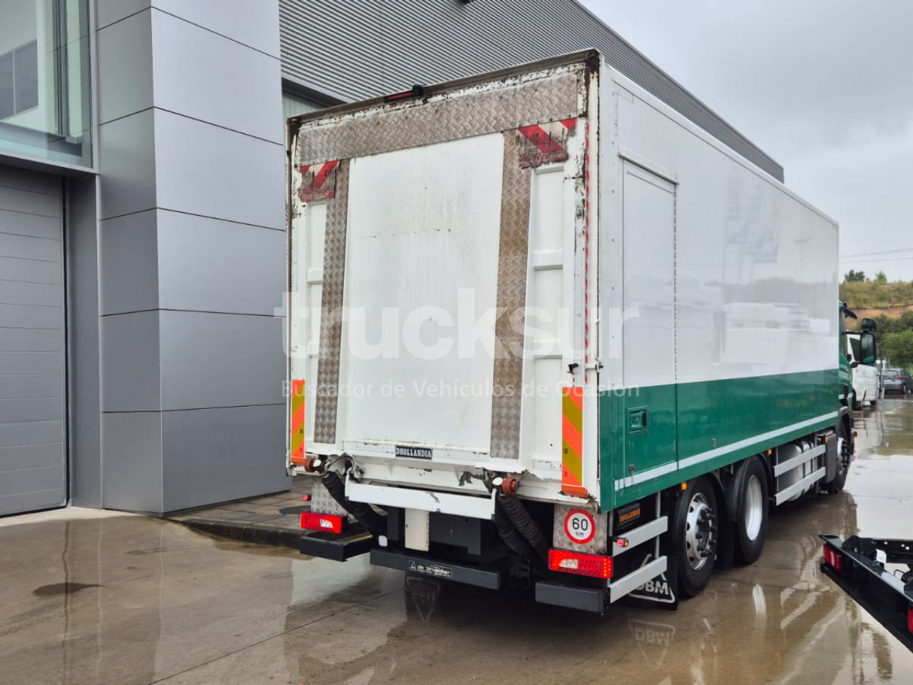 SCANIA P320.26 ejes 6x2*4 - Box truck: picture 3 SCANIA P320.26 ejes 6x2*4 - Box truck: picture 3