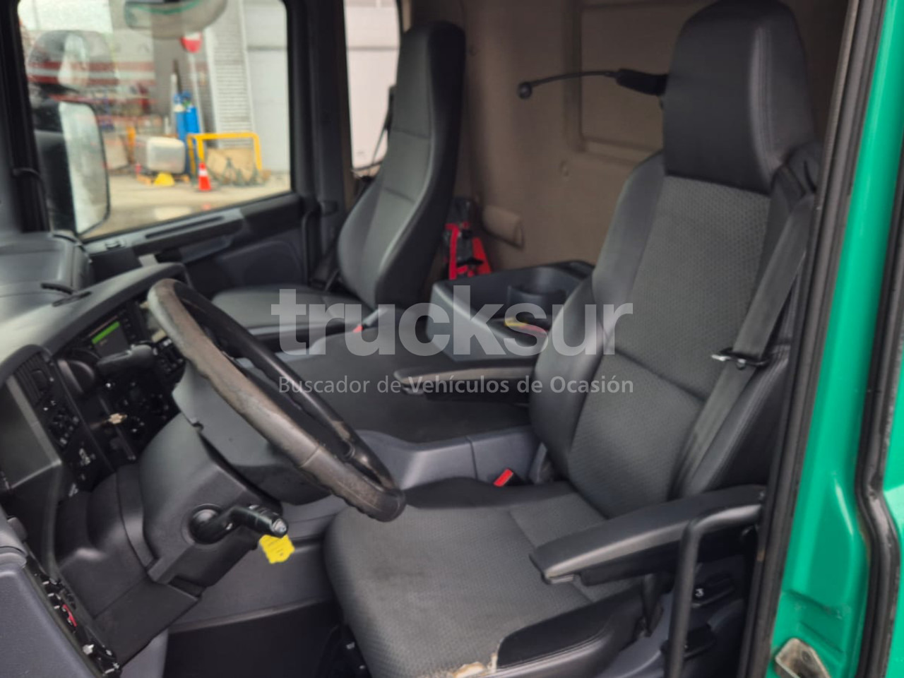 SCANIA P320.26 ejes 6x2*4 - Box truck: picture 5 SCANIA P320.26 ejes 6x2*4 - Box truck: picture 5