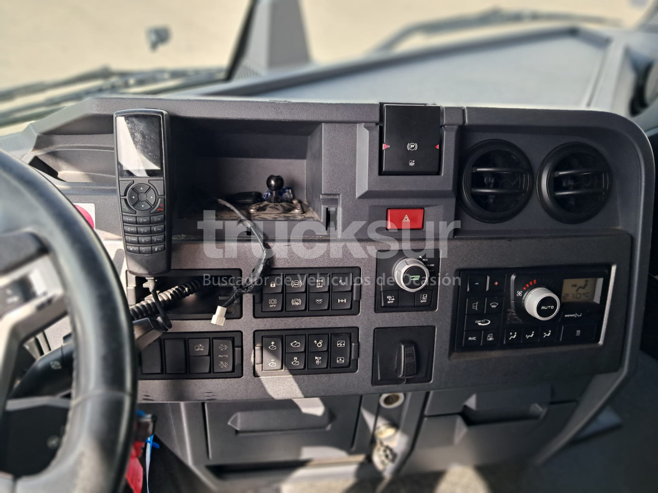 Tractor unit RENAULT T460.18: picture 14