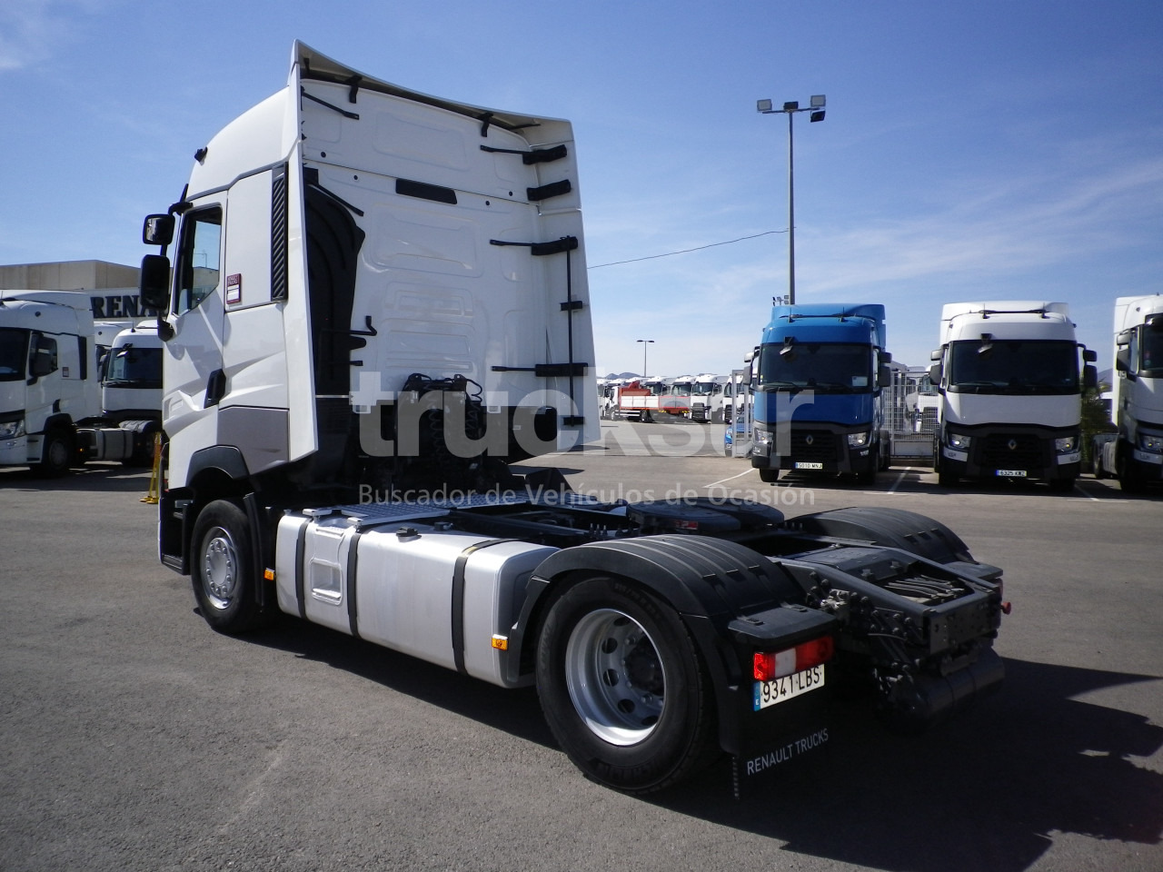 RENAULT T520 HIGH SLEEPER CAB - Tractor unit: picture 4 RENAULT T520 HIGH SLEEPER CAB - Tractor unit: picture 4