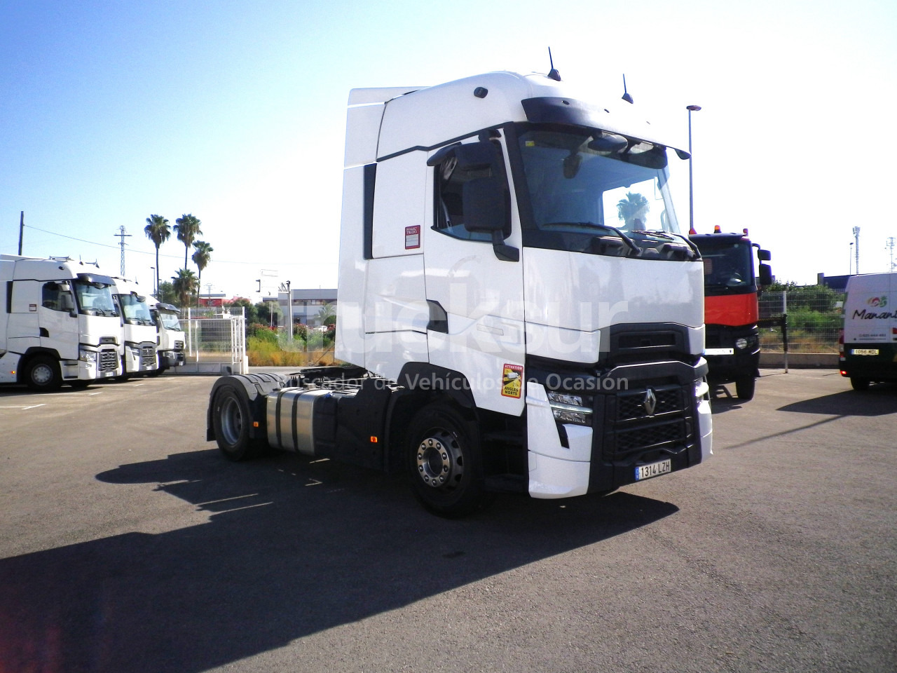 RENAULT T520 HIGH SLEEPER CAB - Tractor unit: picture 3 RENAULT T520 HIGH SLEEPER CAB - Tractor unit: picture 3