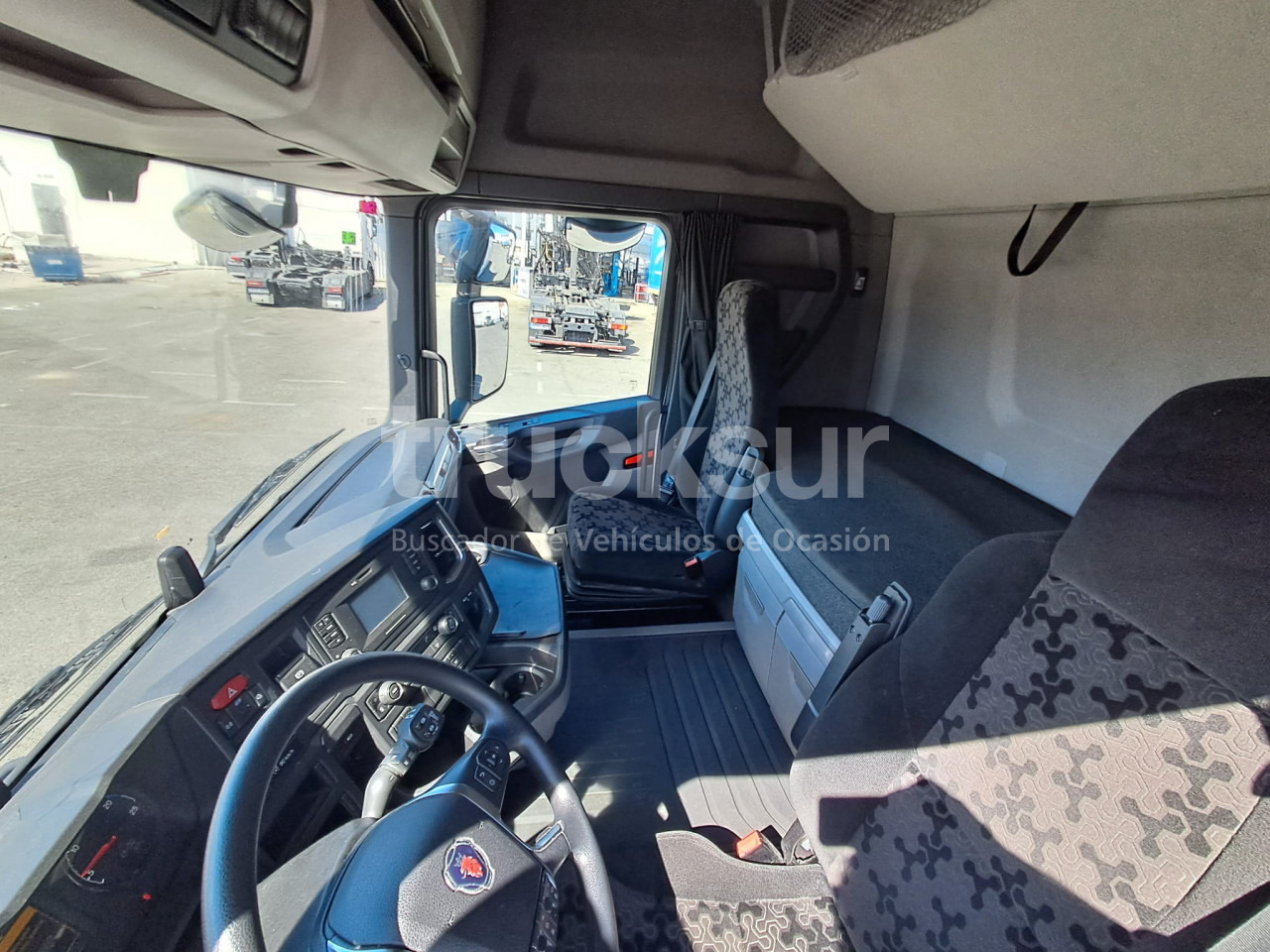SCANIA R450 - Tractor unit: picture 5 SCANIA R450 - Tractor unit: picture 5