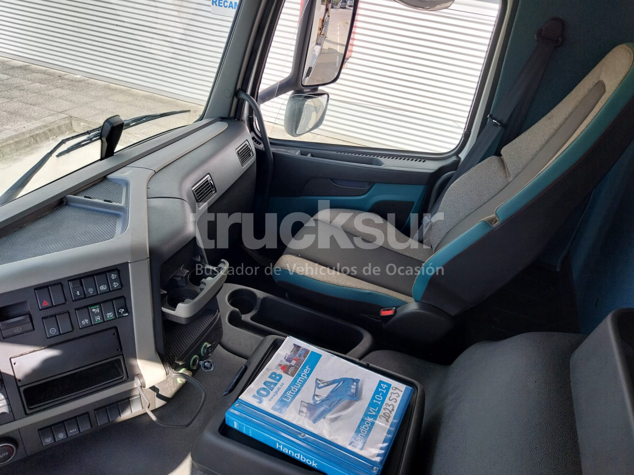 Tipper VOLVO FM 330HP: picture 17