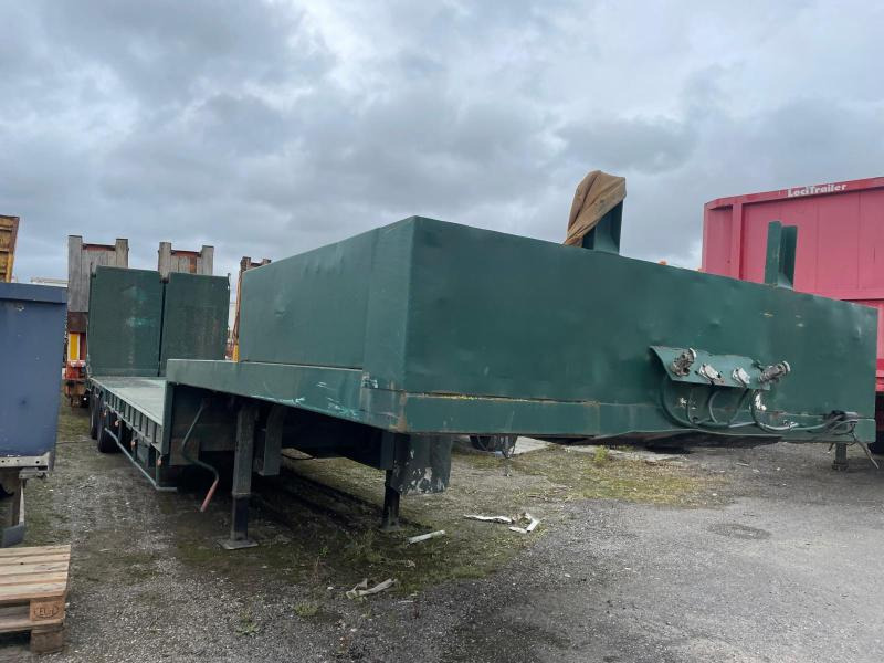 Castera  - Low loader semi-trailer: picture 2 Castera  - Low loader semi-trailer: picture 2