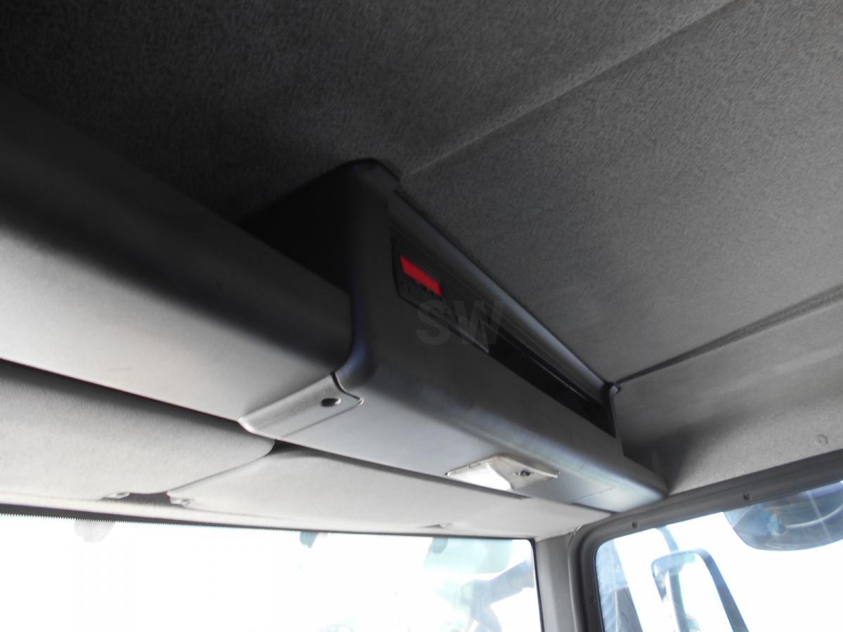 Curtainsider truck MAN TGL 12.220: picture 8