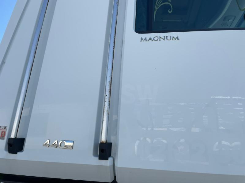 Renault Magnum 440 DXI - Dropside/ Flatbed truck: picture 5 Renault Magnum 440 DXI - Dropside/ Flatbed truck: picture 5