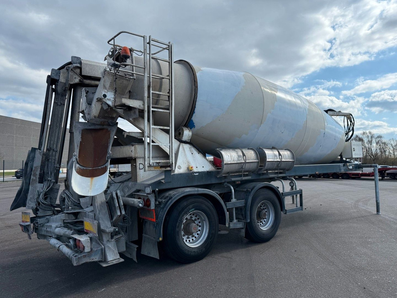De Buf BM 12-36-2SPR w/ Belt Theam TSR15 / Beton - Concrete mixer semi-trailer: picture 4 De Buf BM 12-36-2SPR w/ Belt Theam TSR15 / Beton - Concrete mixer semi-trailer: picture 4