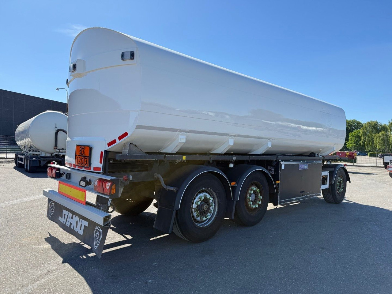 Eurotank 3 axle ET-26-4 ADR 25.500 L 4 Room - Tank trailer: picture 3 Eurotank 3 axle ET-26-4 ADR 25.500 L 4 Room - Tank trailer: picture 3