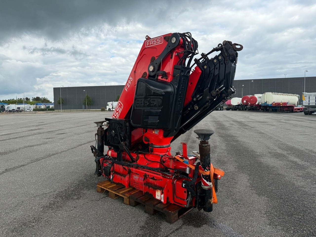 FASSI F295 A.2.26 E-Dynamic Radio Remote / Crane - Crane truck: picture 2 FASSI F295 A.2.26 E-Dynamic Radio Remote / Crane - Crane truck: picture 2