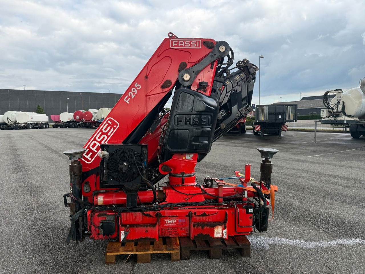 FASSI F295 A.2.26 E-Dynamic Radio Remote / Crane - Crane truck: picture 1 FASSI F295 A.2.26 E-Dynamic Radio Remote / Crane - Crane truck: picture 1