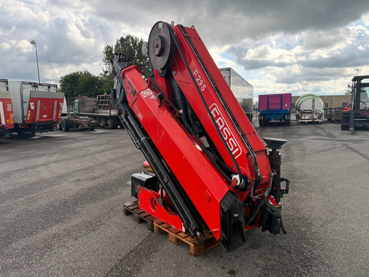 FASSI F295 A.2.26 E-Dynamic Radio Remote / Crane - Crane truck: picture 4 FASSI F295 A.2.26 E-Dynamic Radio Remote / Crane - Crane truck: picture 4