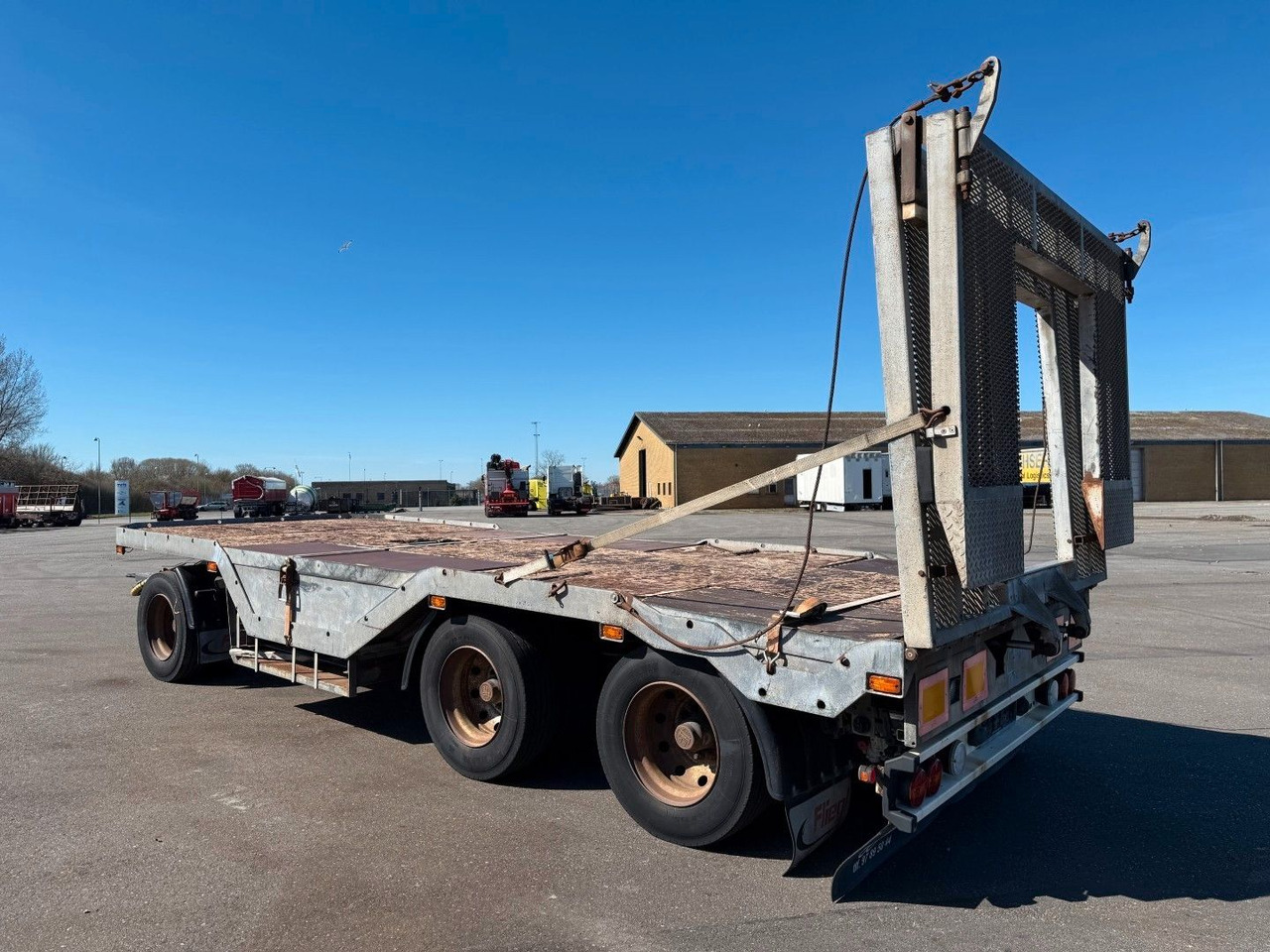 Fliegl FLT328 3 achser Maschinenanhänger mit Radkasten - Low loader trailer: picture 5 Fliegl FLT328 3 achser Maschinenanhänger mit Radkasten - Low loader trailer: picture 5