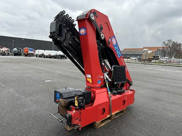 HMF 2120 K5 Radio Remote / Kran / Crane - Loader crane: picture 2 HMF 2120 K5 Radio Remote / Kran / Crane - Loader crane: picture 2