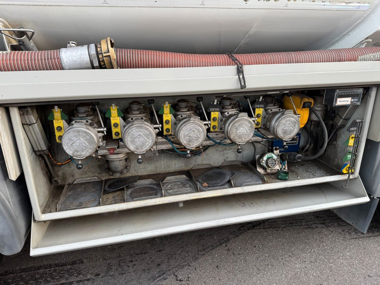 MAN TGS 35.480 8x2*6 Euro 6 23.000 l ADR Tanktruck - Tank truck: picture 5 MAN TGS 35.480 8x2*6 Euro 6 23.000 l ADR Tanktruck - Tank truck: picture 5