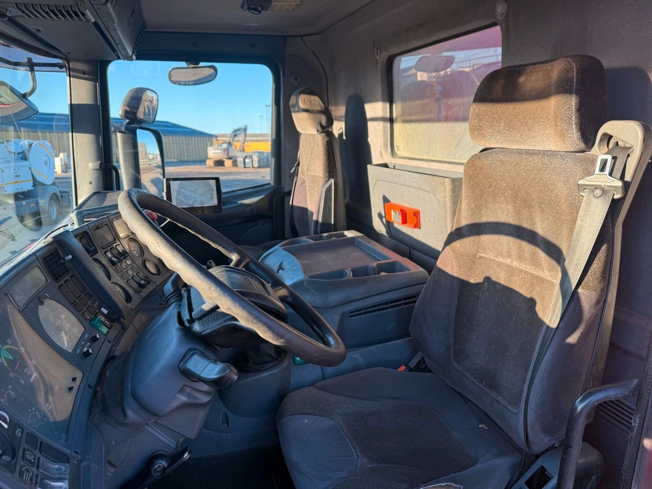 Scania 114/380 8x2*6 Assmann 14 m3 Vacuumtruck - Vacuum truck: picture 5 Scania 114/380 8x2*6 Assmann 14 m3 Vacuumtruck - Vacuum truck: picture 5