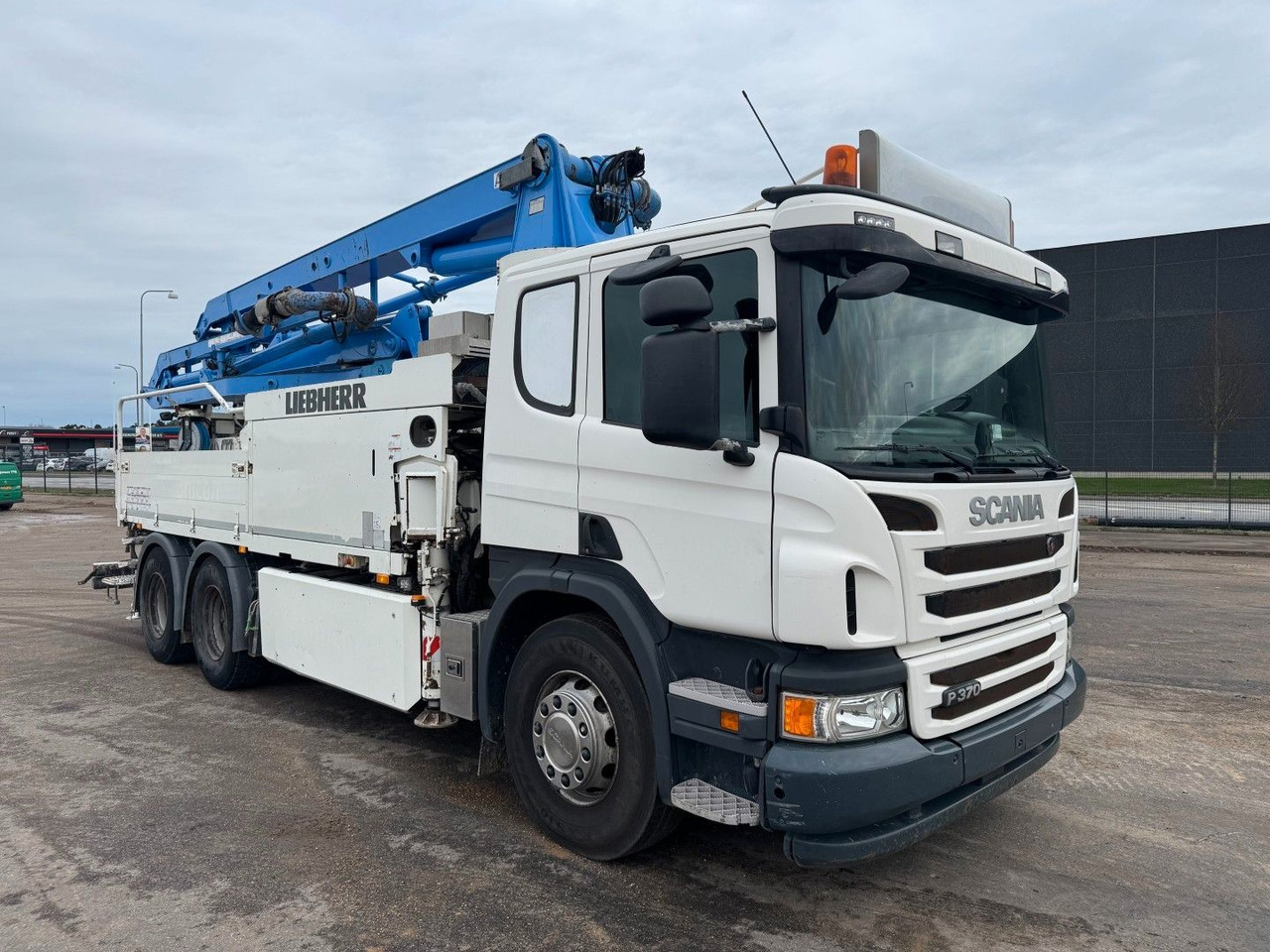 Scania P370 6x4 Liebherr THP140H 24 M4 XH Betonpumpe - Concrete pump truck: picture 2 Scania P370 6x4 Liebherr THP140H 24 M4 XH Betonpumpe - Concrete pump truck: picture 2
