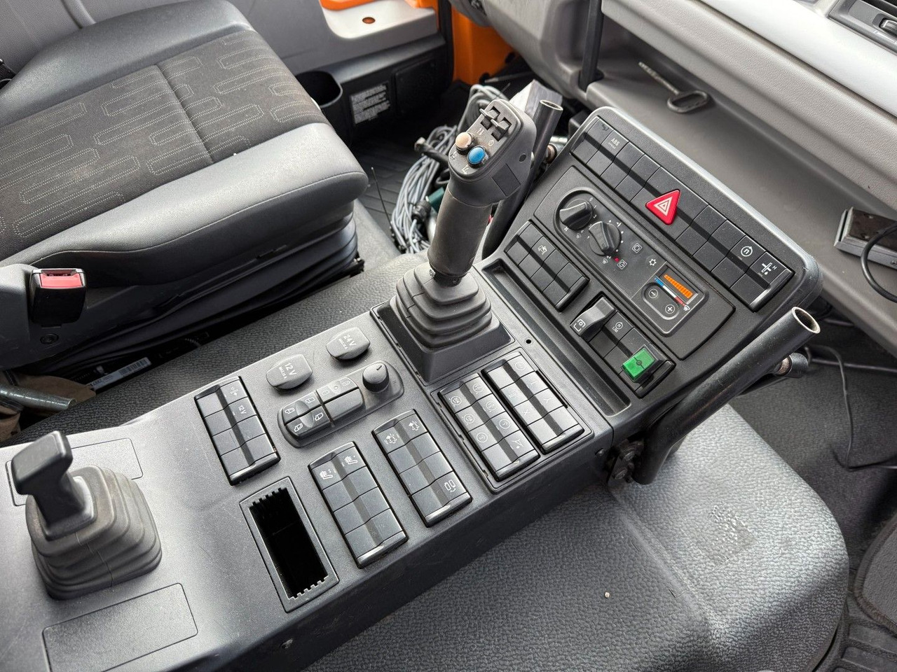 Tipper Unimog U427 4x4 Tipper / Kipper  / Dücker Fräse BRS 15: picture 13 Tipper Unimog U427 4x4 Tipper / Kipper  / Dücker Fräse BRS 15: picture 13