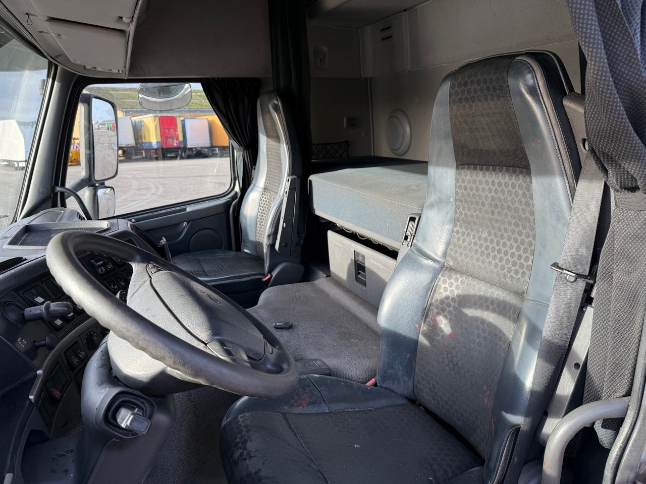 Volvo FM 410 6x2 Euro 5 - Dropside/ Flatbed truck: picture 5 Volvo FM 410 6x2 Euro 5 - Dropside/ Flatbed truck: picture 5