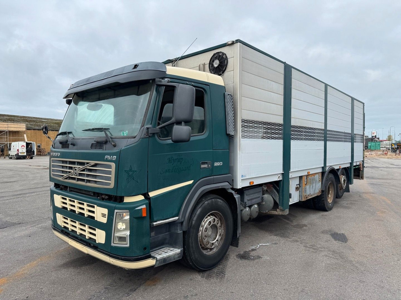 Volvo FM9 380 6x2*4 Tiertransporter / Livestock - Horse truck: picture 1 Volvo FM9 380 6x2*4 Tiertransporter / Livestock - Horse truck: picture 1