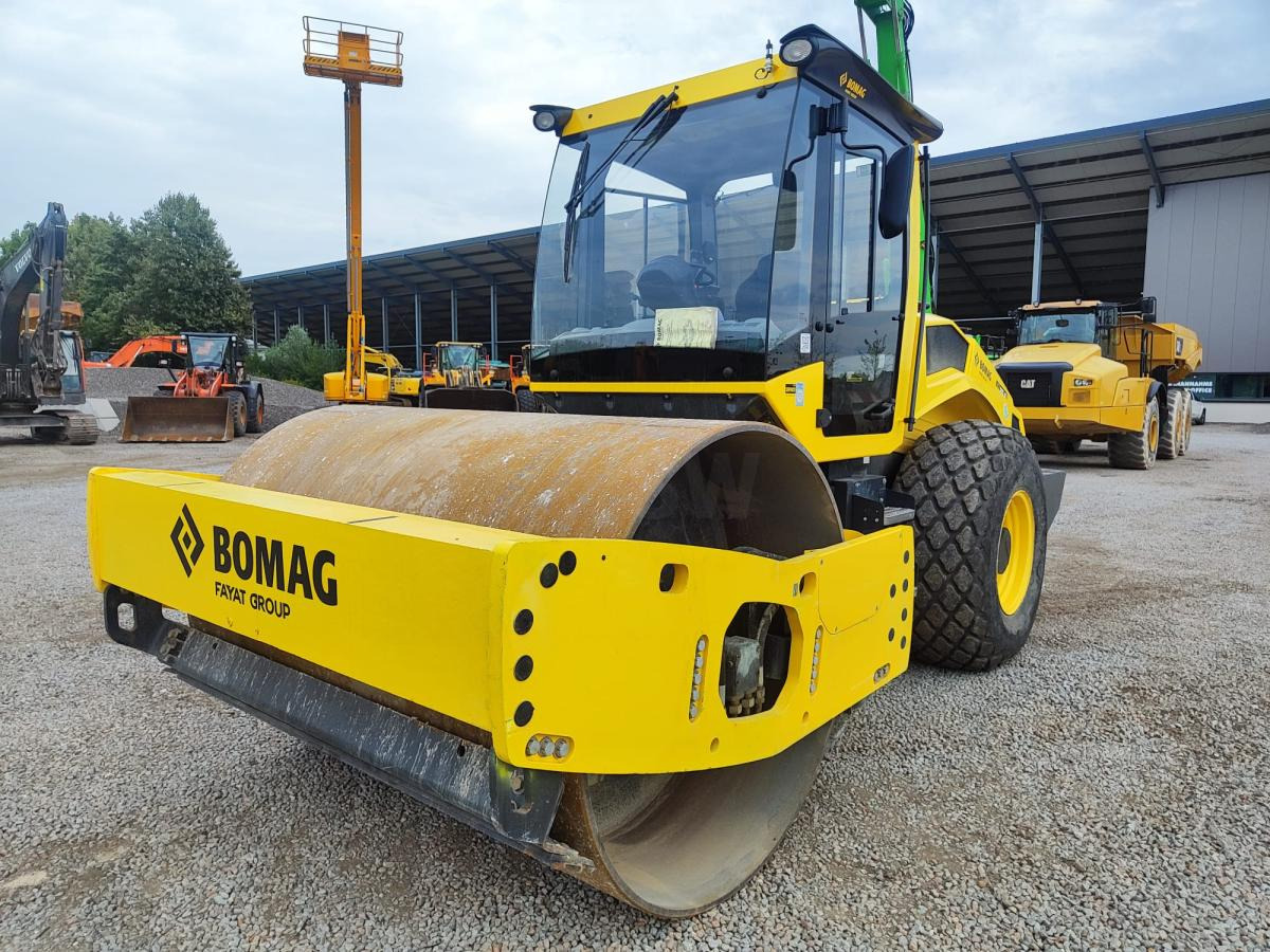 Bomag BW 213 D-5 - Compactor: picture 2 Bomag BW 213 D-5 - Compactor: picture 2