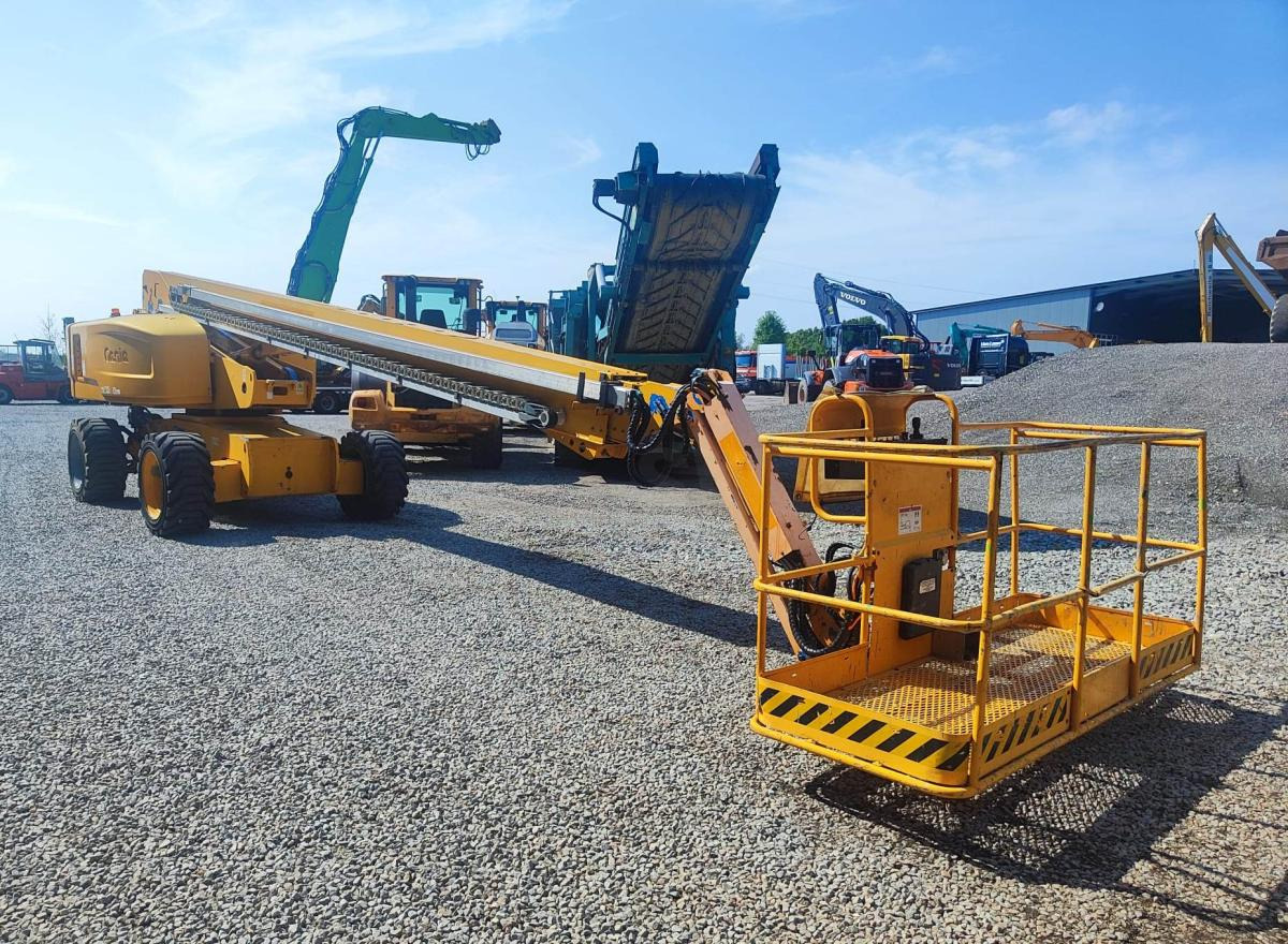 Genie S-85 - Vertical mast lift: picture 2 Genie S-85 - Vertical mast lift: picture 2