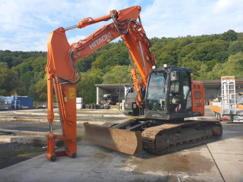 Hitachi ZX225USLC-5B - Crawler excavator: picture 2 Hitachi ZX225USLC-5B - Crawler excavator: picture 2