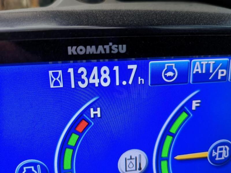 Crawler excavator Komatsu PC490LC-10: picture 6