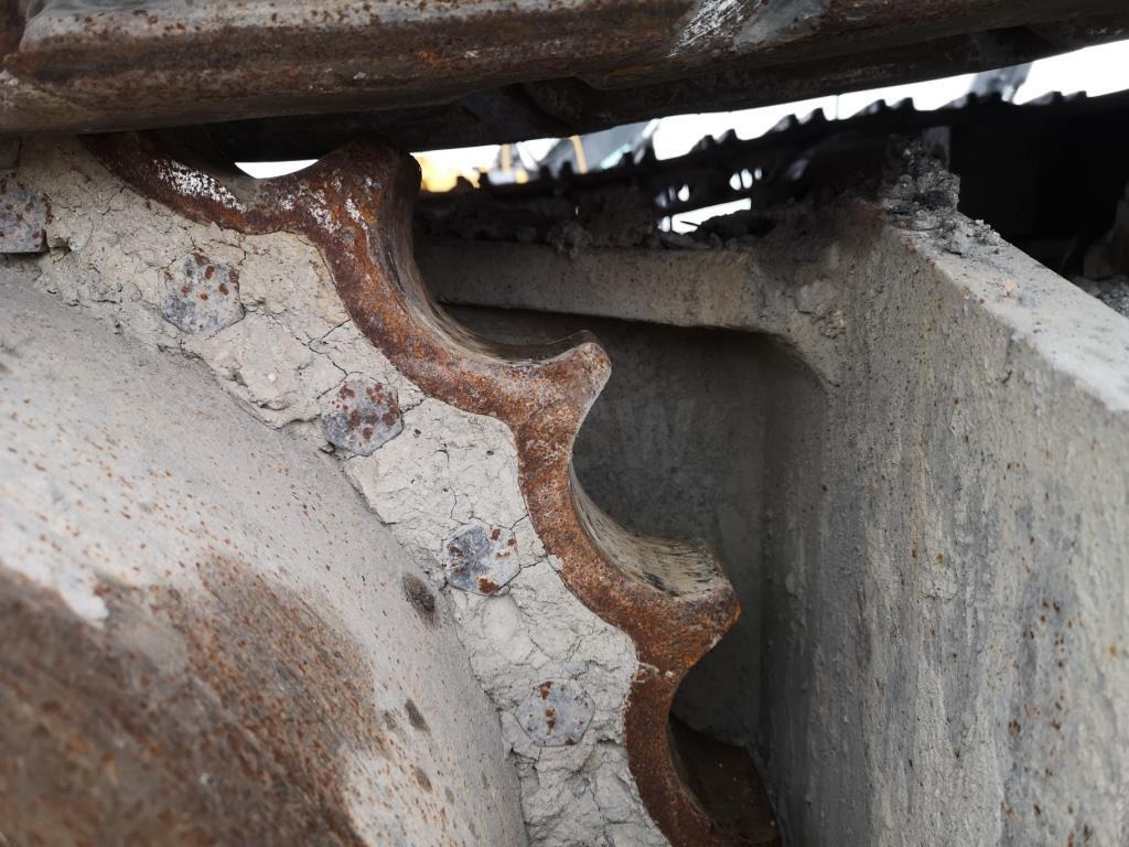 Crawler excavator Komatsu PC490LC-10: picture 7