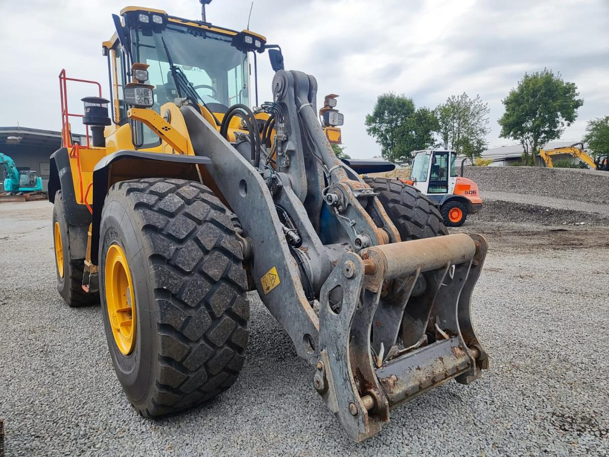 Volvo L150H - Wheel loader: picture 3 Volvo L150H - Wheel loader: picture 3