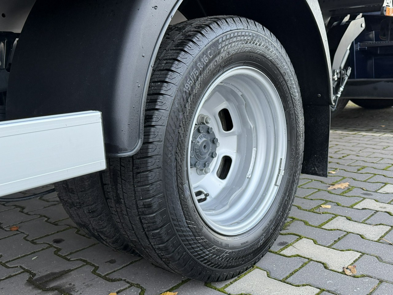 Iveco Daily 35C16 V - Box van: picture 5 Iveco Daily 35C16 V - Box van: picture 5