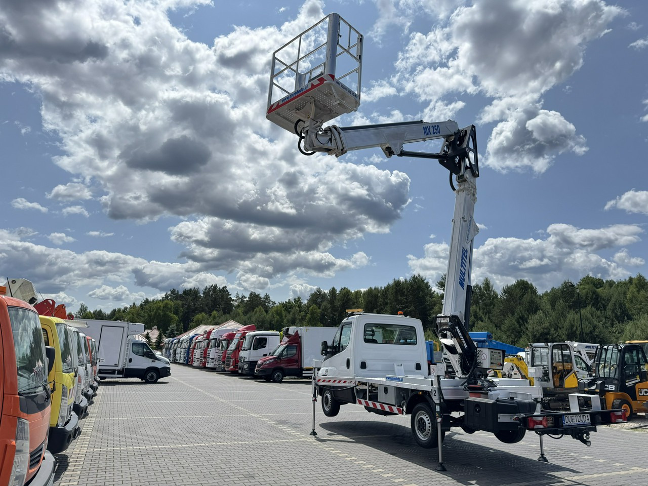 Iveco Daily 35S14 - Truck mounted aerial platform: picture 3 Iveco Daily 35S14 - Truck mounted aerial platform: picture 3