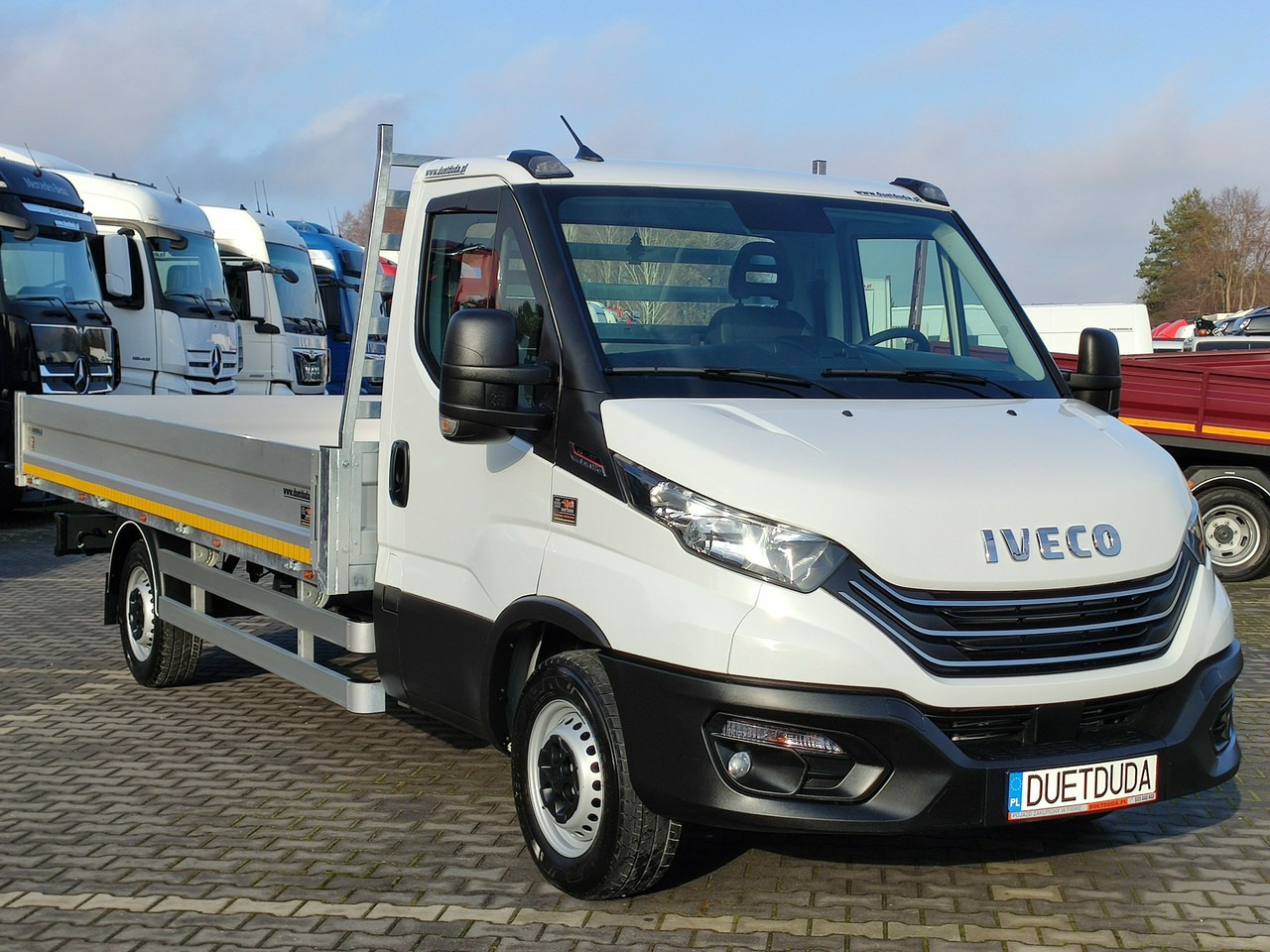 Iveco Daily 35S16 V - Flatbed van: picture 4 Iveco Daily 35S16 V - Flatbed van: picture 4
