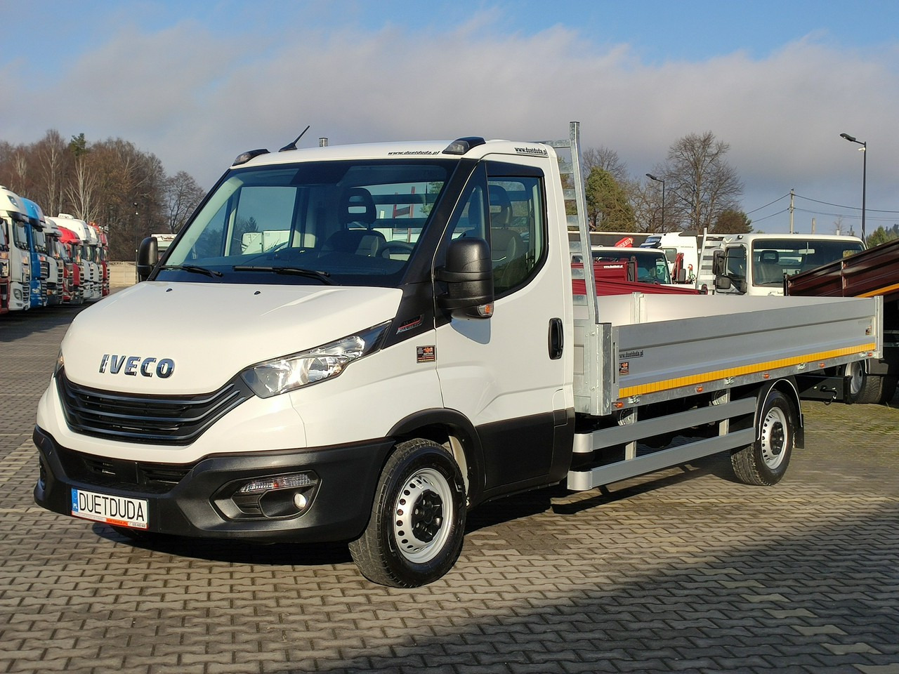 Iveco Daily 35S16 V - Flatbed van: picture 2 Iveco Daily 35S16 V - Flatbed van: picture 2