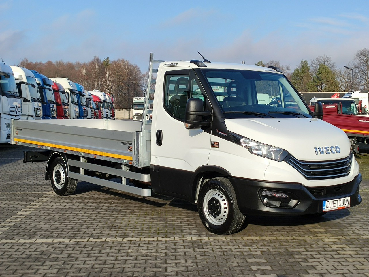 Iveco Daily 35S16 V - Flatbed van: picture 1 Iveco Daily 35S16 V - Flatbed van: picture 1