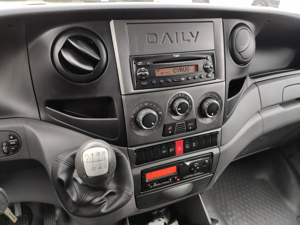 Curtain side van Iveco Daily 70C18 V H: picture 27
