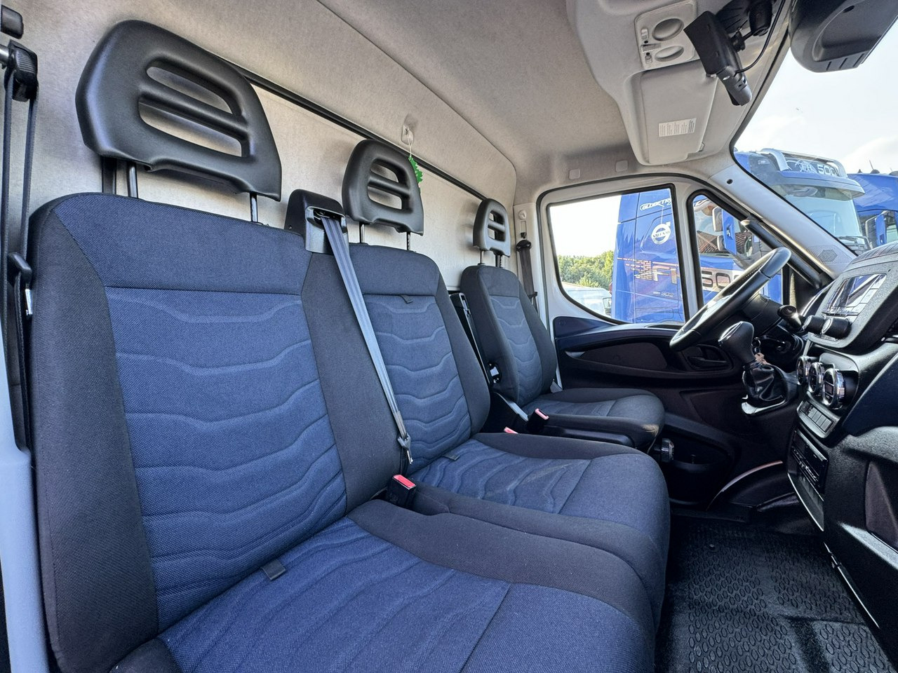 Refrigerated van Iveco Daily 72C18 Mroźnia HI-MATIC 14 Euro Palet: picture 35 Refrigerated van Iveco Daily 72C18 Mroźnia HI-MATIC 14 Euro Palet: picture 35