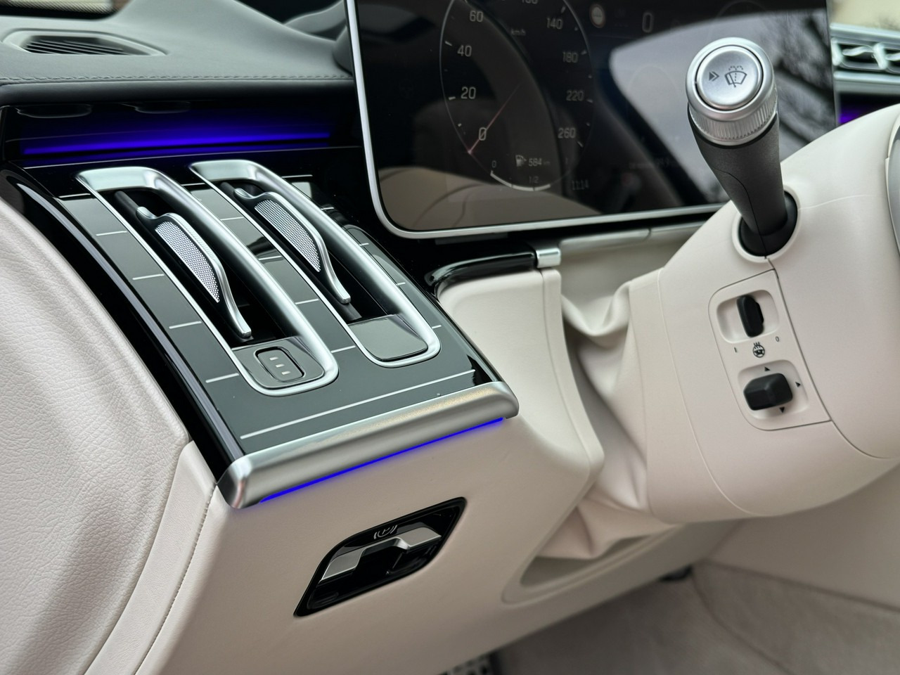 Sedan Mercedes S 450: picture 28