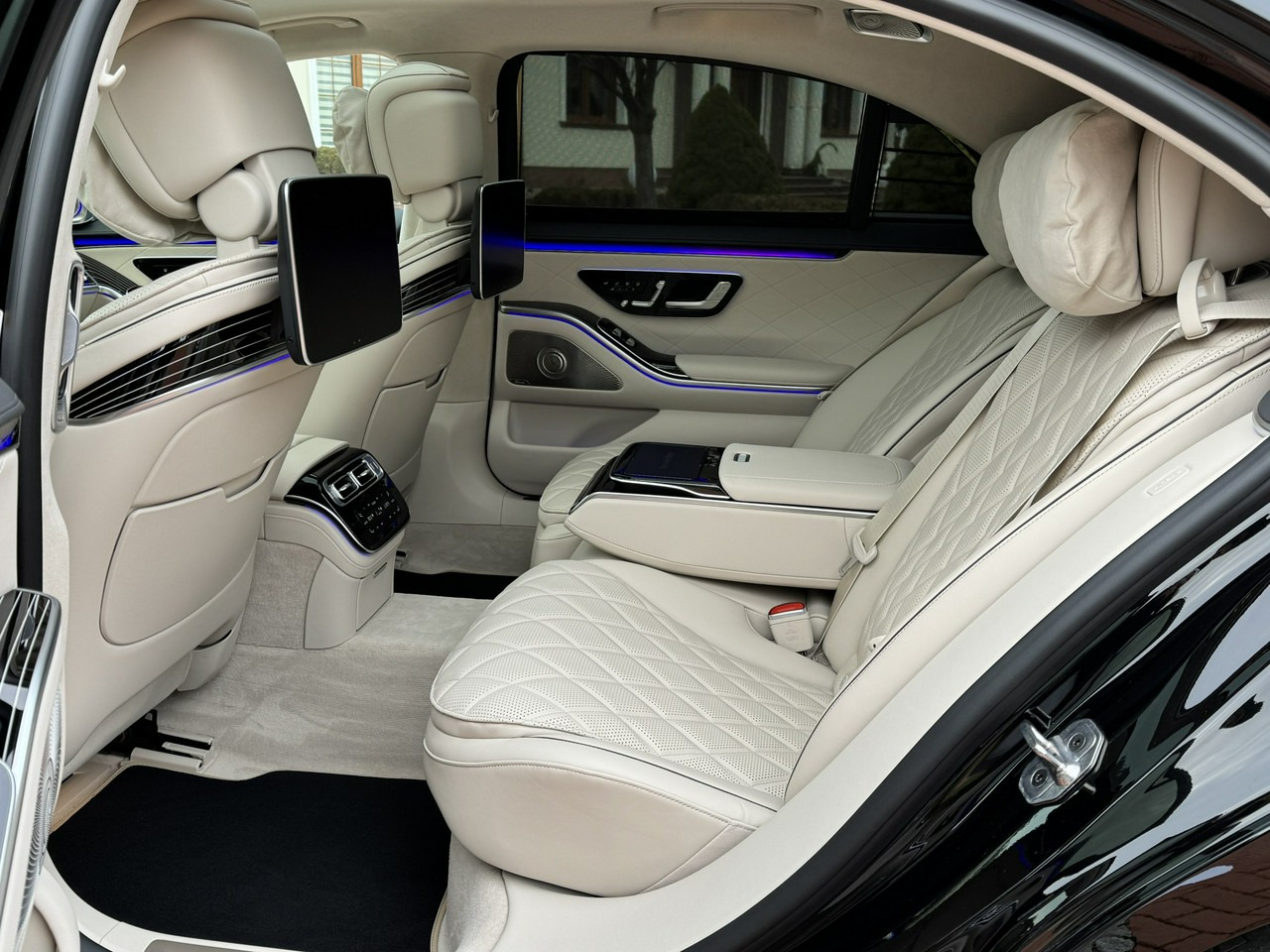 Sedan Mercedes S 450: picture 47
