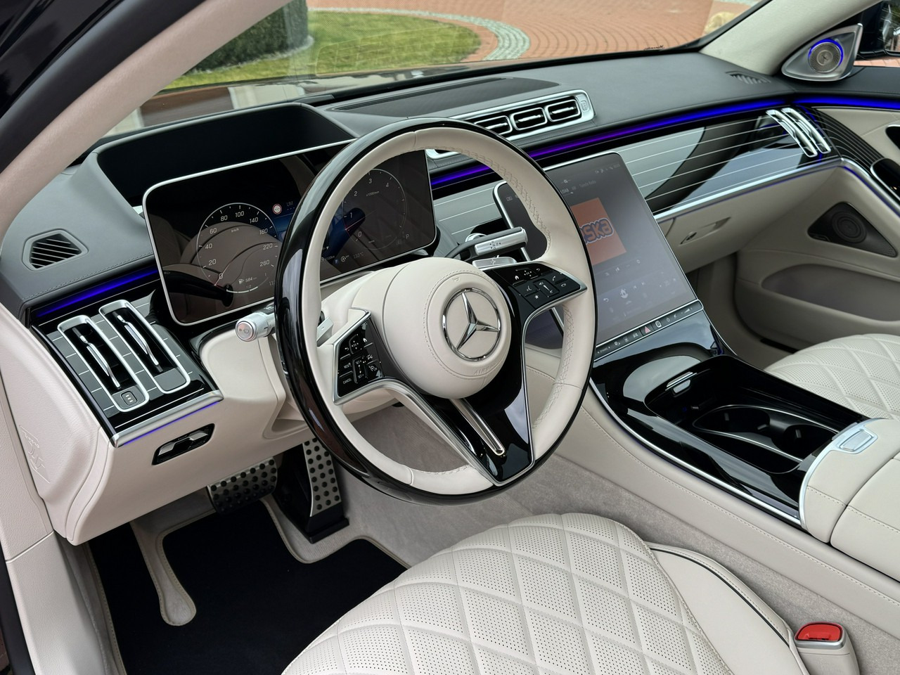 Sedan Mercedes S 450: picture 25
