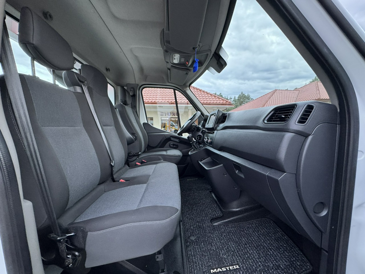 Tow truck Renault Master: picture 29