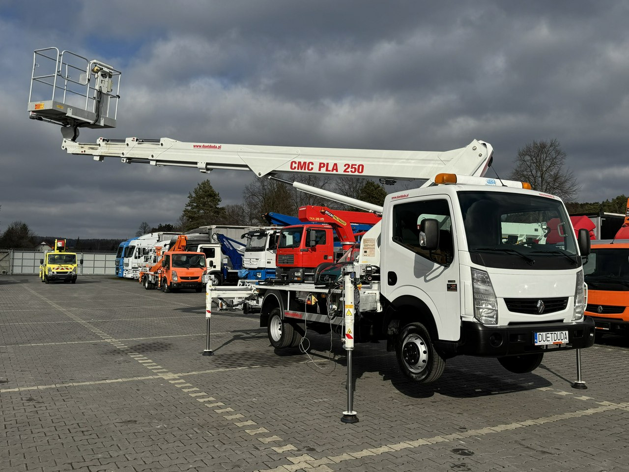 Renault Maxity - Truck mounted aerial platform: picture 4 Renault Maxity - Truck mounted aerial platform: picture 4