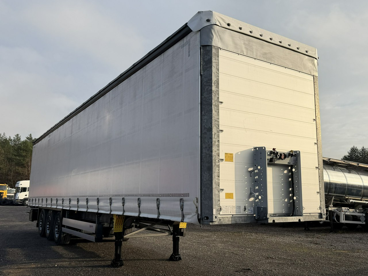 Schmitz Cargobull Standard Rama Ocynk Oś podnoszona Grudzień 2019r - Curtainsider semi-trailer: picture 4 Schmitz Cargobull Standard Rama Ocynk Oś podnoszona Grudzień 2019r - Curtainsider semi-trailer: picture 4