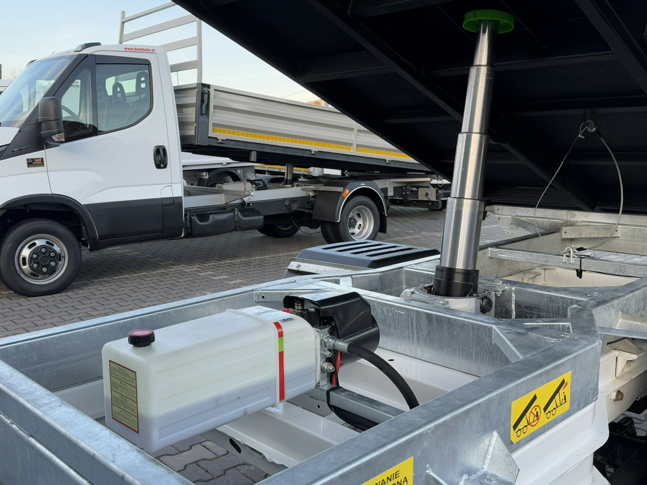 Tipper van Volkswagen Crafter: picture 11