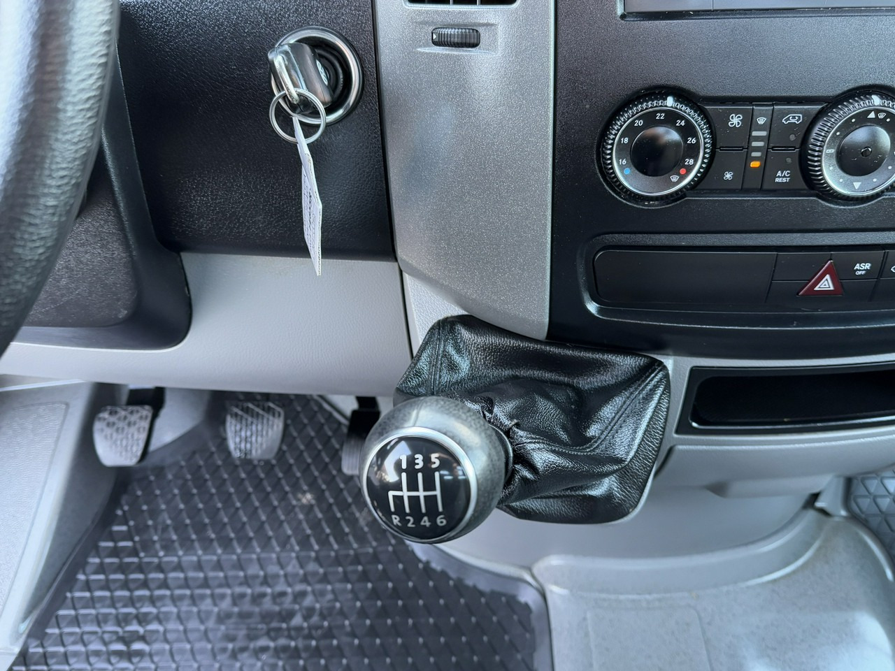 Tipper van Volkswagen Crafter: picture 31